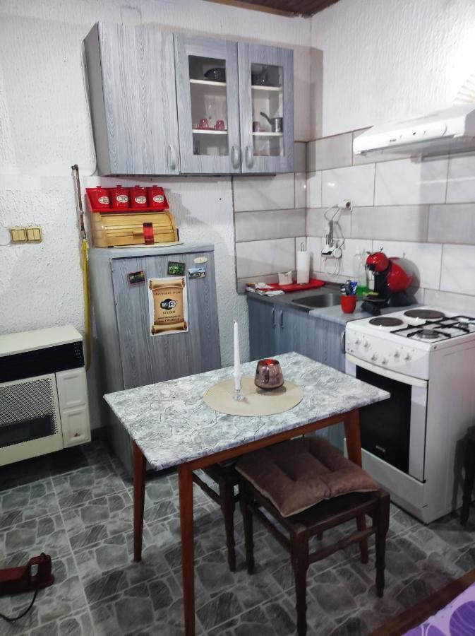 Appartement Prenociste Indija Hrvic Extérieur photo
